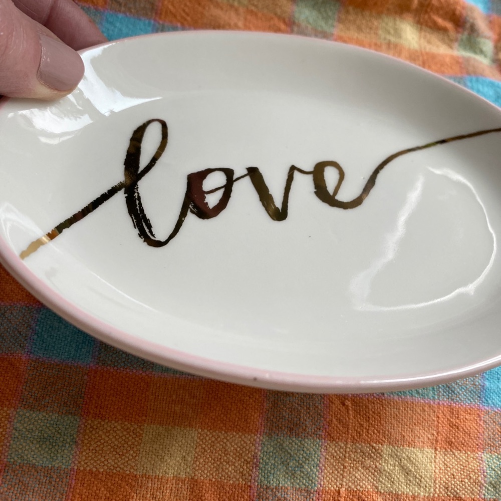 Trinket dish with word LOVE written in gold - Picture 4 of 6